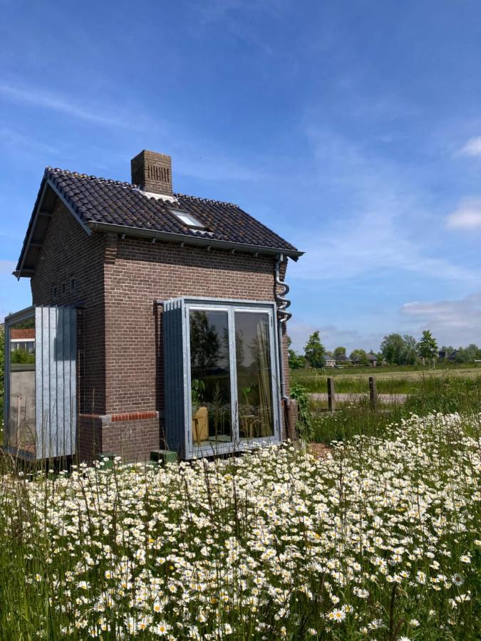 Tiny House Van Hoogspanning Naar Ontspanning Wirdum エクステリア 写真